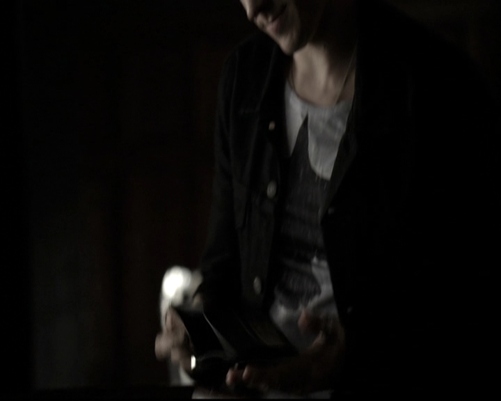 VampireDiariesWorld-dot-nl_6x09IAlone1317.jpg