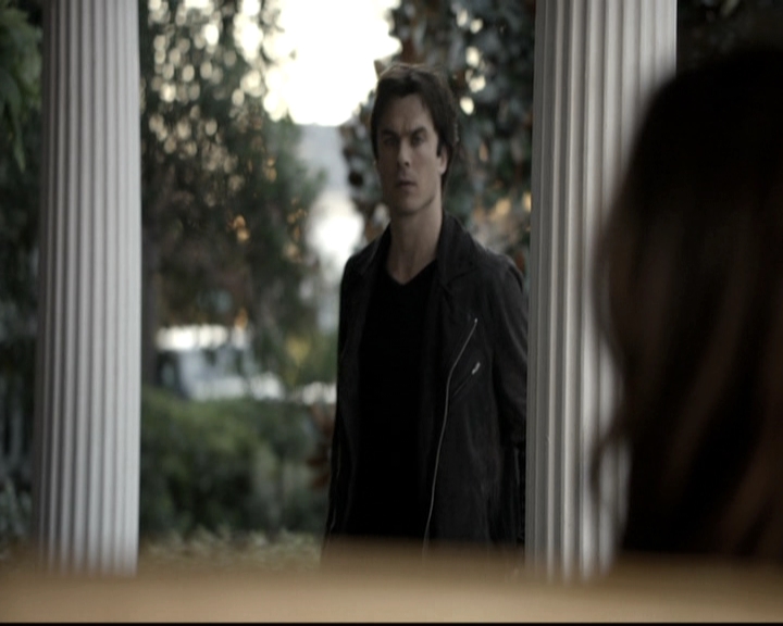 VampireDiariesWorld-dot-nl_6x09IAlone1512.jpg