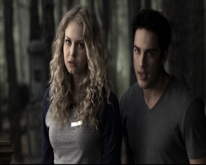 VampireDiariesWorld-dot-nl_6x09IAlone1698.jpg