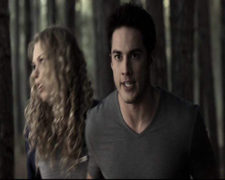 VampireDiariesWorld-dot-nl_6x09IAlone1702.jpg