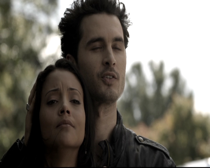 VampireDiariesWorld-dot-nl_6x09IAlone1859.jpg