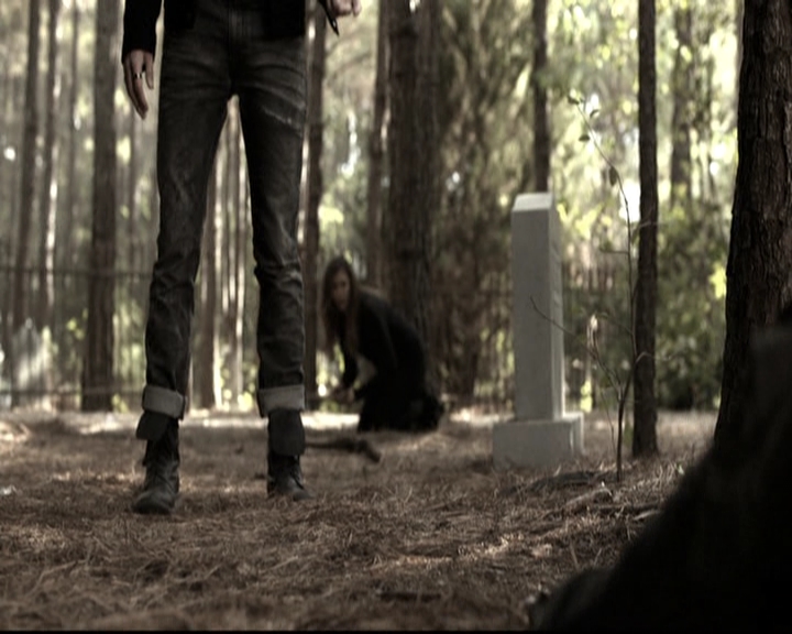 VampireDiariesWorld-dot-nl_6x09IAlone1930.jpg