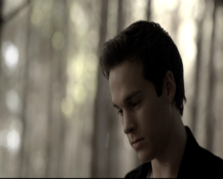 VampireDiariesWorld-dot-nl_6x09IAlone1945.jpg