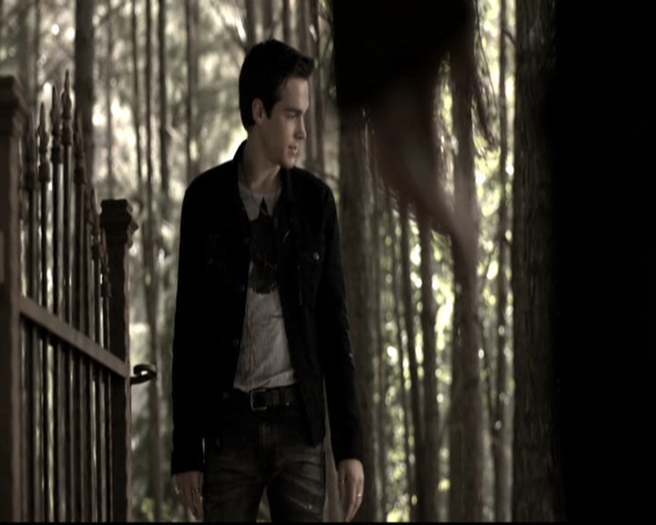 VampireDiariesWorld-dot-nl_6x09IAlone1970.jpg