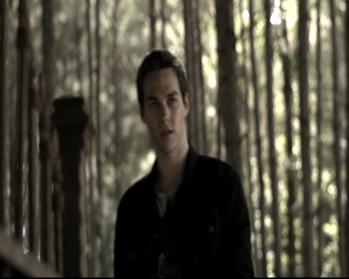 VampireDiariesWorld-dot-nl_6x09IAlone1981.jpg