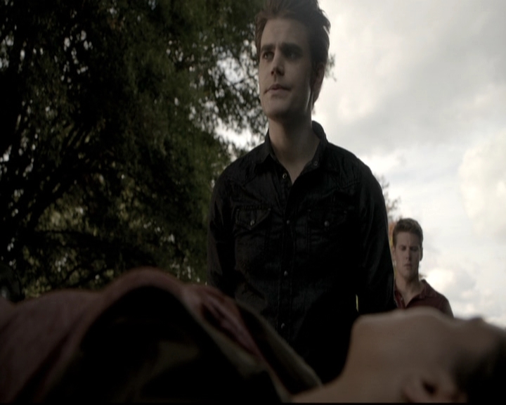 VampireDiariesWorld-dot-nl_6x09IAlone1993.jpg