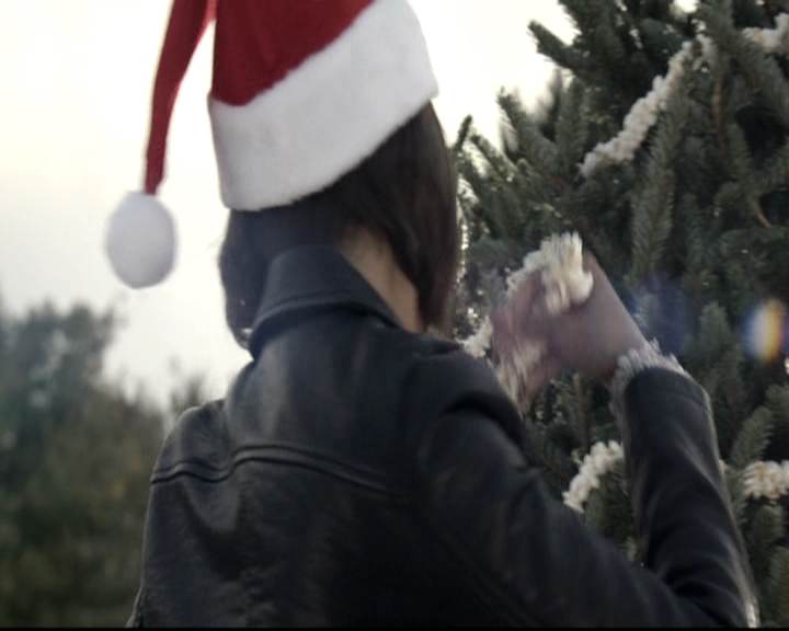 VampireDiariesWorld-dot-nl_6x10ChristmasThroughYourEyes0463.jpg