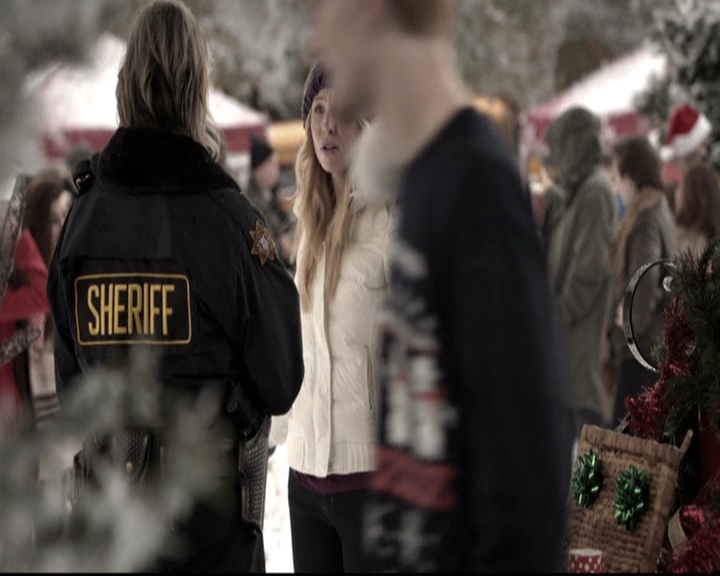 VampireDiariesWorld-dot-nl_6x10ChristmasThroughYourEyes0479.jpg