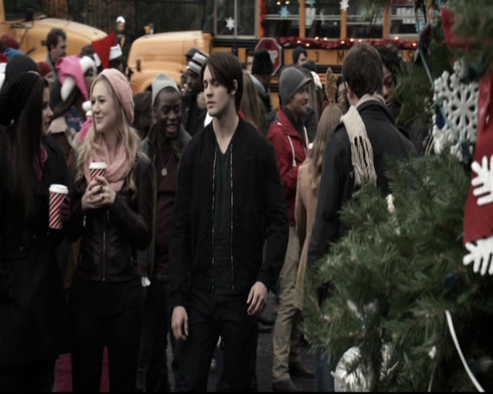 VampireDiariesWorld-dot-nl_6x10ChristmasThroughYourEyes1695.jpg