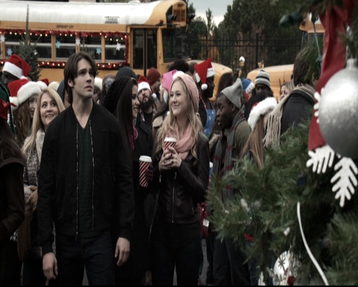 VampireDiariesWorld-dot-nl_6x10ChristmasThroughYourEyes1697.jpg