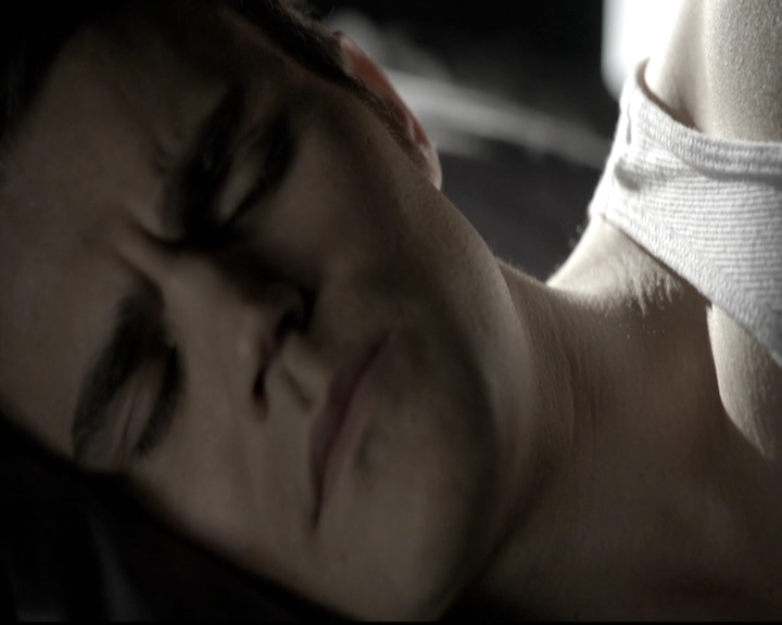 VampireDiariesWorld-dot-nl_6x11WokeUpWithAMonster0151.jpg