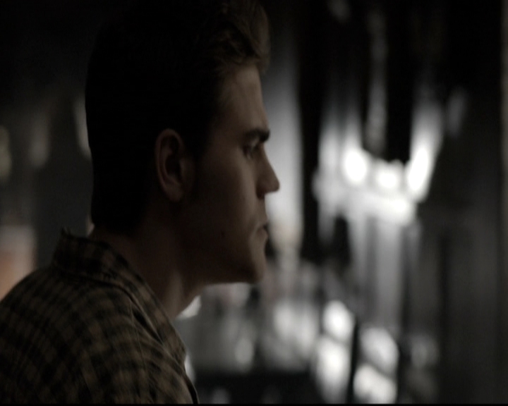 VampireDiariesWorld-dot-nl_6x11WokeUpWithAMonster0203.jpg