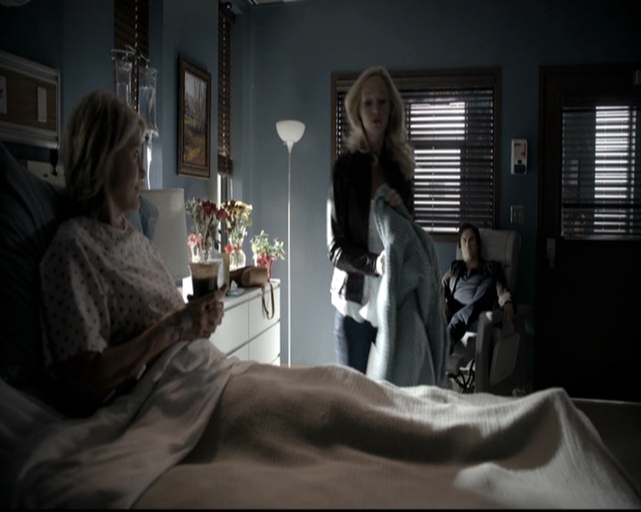 VampireDiariesWorld-dot-nl_6x11WokeUpWithAMonster0306.jpg