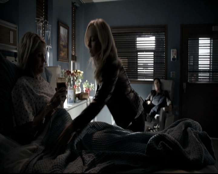 VampireDiariesWorld-dot-nl_6x11WokeUpWithAMonster0310.jpg