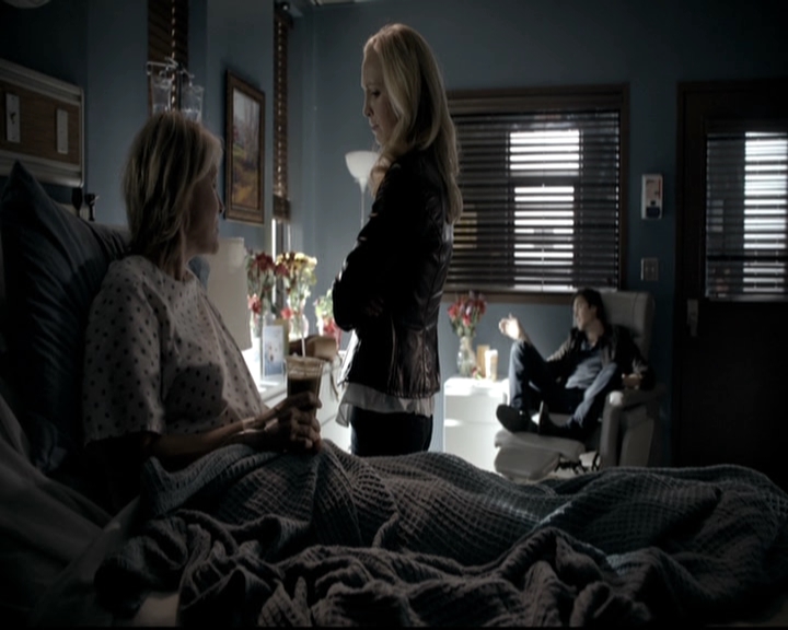 VampireDiariesWorld-dot-nl_6x11WokeUpWithAMonster0351.jpg