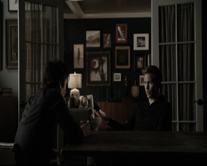 VampireDiariesWorld-dot-nl_6x11WokeUpWithAMonster1988.jpg