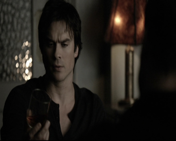 VampireDiariesWorld-dot-nl_6x11WokeUpWithAMonster2001.jpg