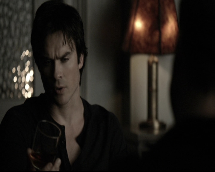 VampireDiariesWorld-dot-nl_6x11WokeUpWithAMonster2002.jpg