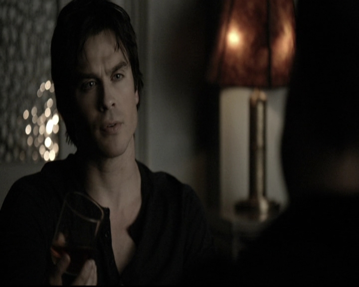 VampireDiariesWorld-dot-nl_6x11WokeUpWithAMonster2003.jpg