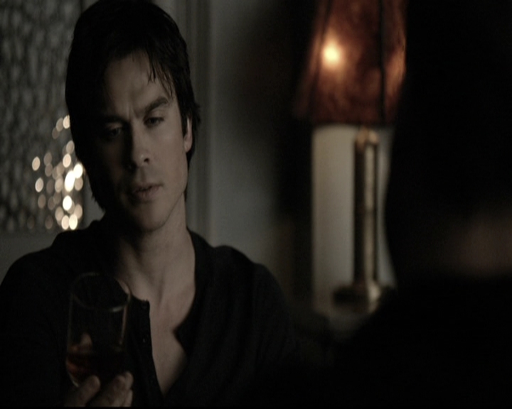 VampireDiariesWorld-dot-nl_6x11WokeUpWithAMonster2004.jpg