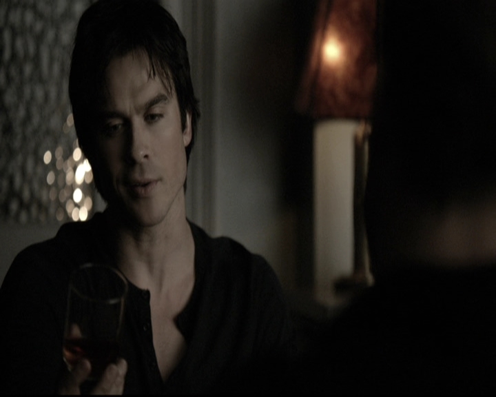 VampireDiariesWorld-dot-nl_6x11WokeUpWithAMonster2005.jpg