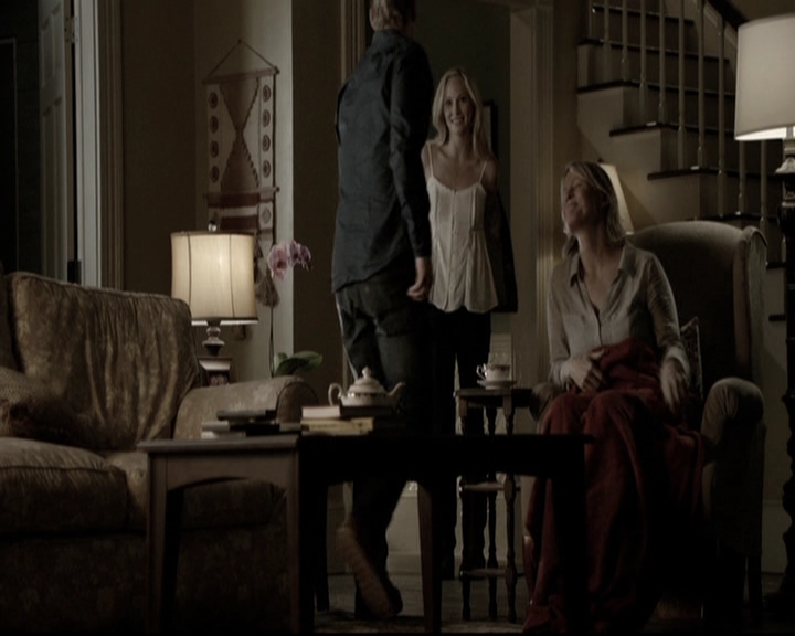 VampireDiariesWorld-dot-nl_6x11WokeUpWithAMonster2101.jpg