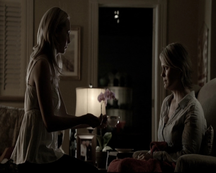 VampireDiariesWorld-dot-nl_6x11WokeUpWithAMonster2223.jpg