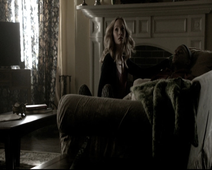 VampireDiariesWorld-dot-nl_6x12PrayerForTheDying0091.jpg