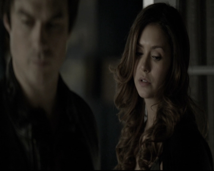 VampireDiariesWorld-dot-nl_6x12PrayerForTheDying0211.jpg