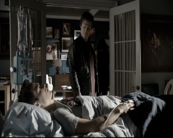 VampireDiariesWorld-dot-nl_6x12PrayerForTheDying0217.jpg