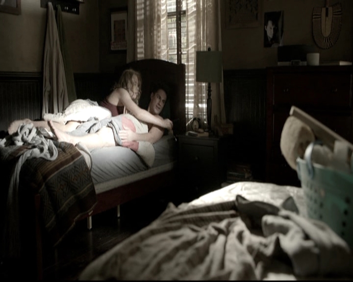 VampireDiariesWorld-dot-nl_6x12PrayerForTheDying0313.jpg