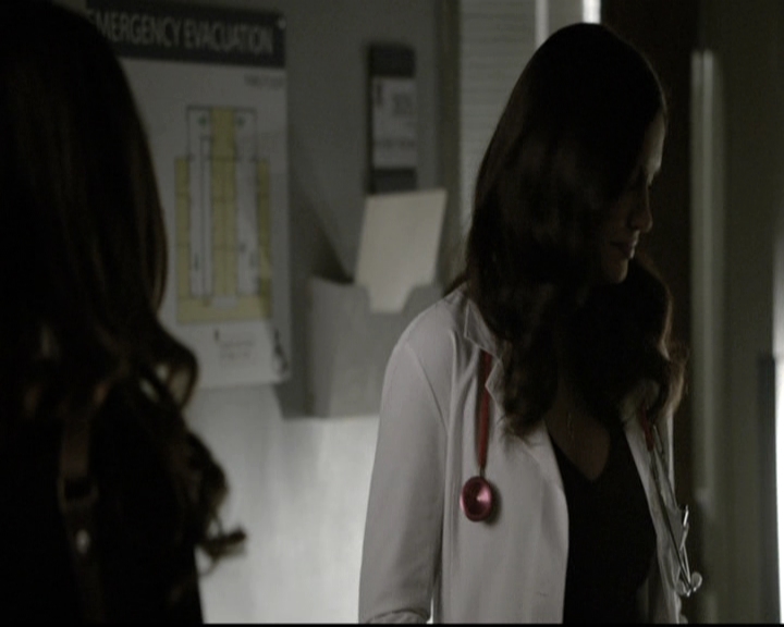 VampireDiariesWorld-dot-nl_6x12PrayerForTheDying0371.jpg