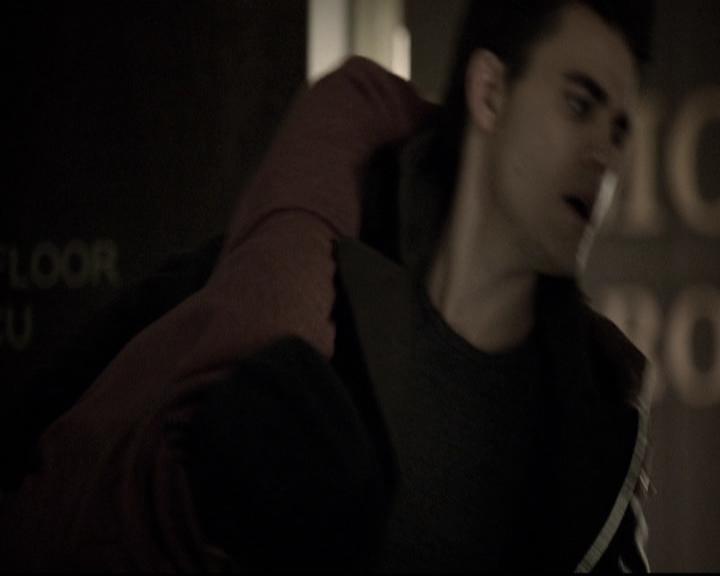 VampireDiariesWorld-dot-nl_6x12PrayerForTheDying0381.jpg