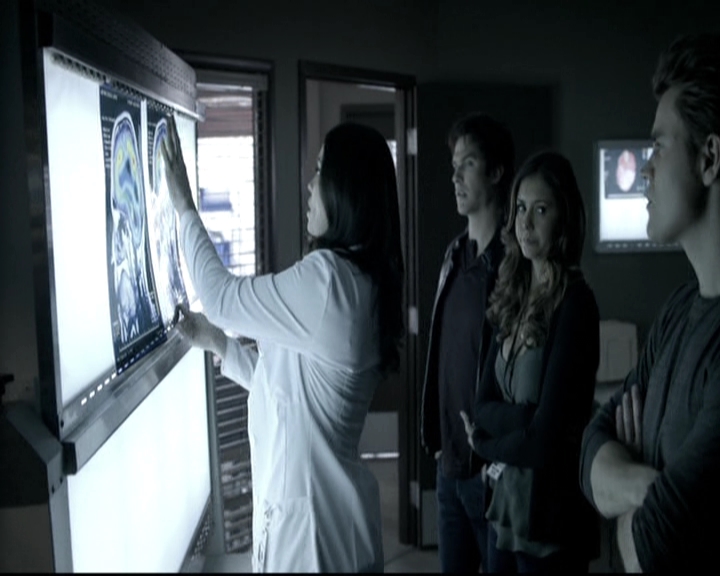 VampireDiariesWorld-dot-nl_6x12PrayerForTheDying0391.jpg