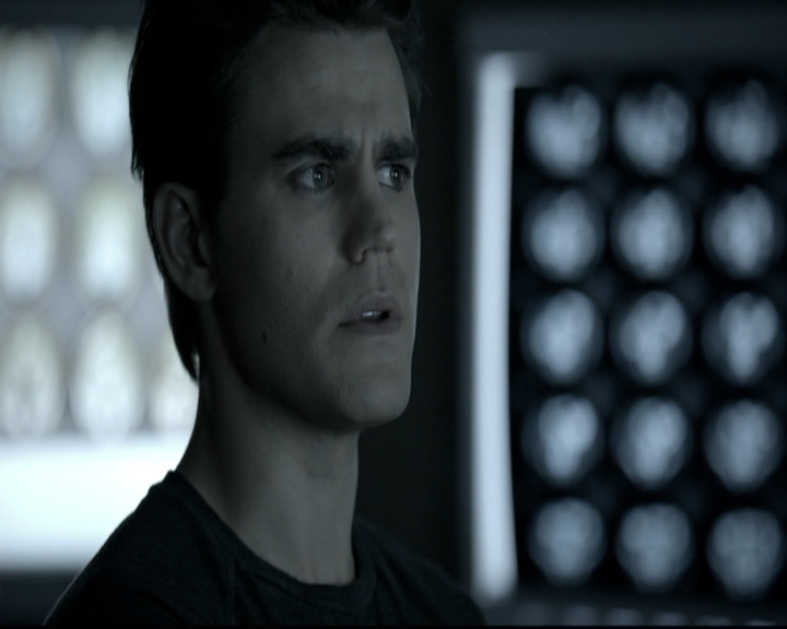 VampireDiariesWorld-dot-nl_6x12PrayerForTheDying0401.jpg