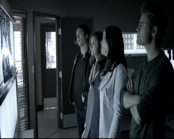 VampireDiariesWorld-dot-nl_6x12PrayerForTheDying0406.jpg