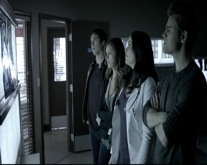 VampireDiariesWorld-dot-nl_6x12PrayerForTheDying0408.jpg