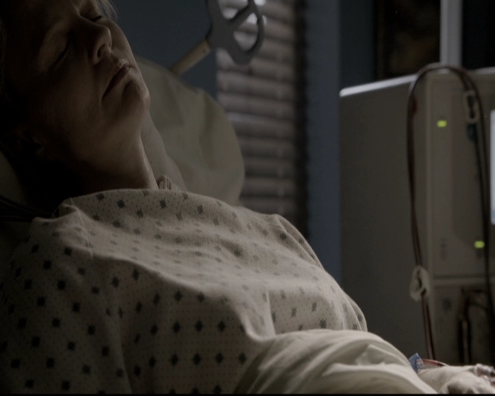 VampireDiariesWorld-dot-nl_6x12PrayerForTheDying0493.jpg