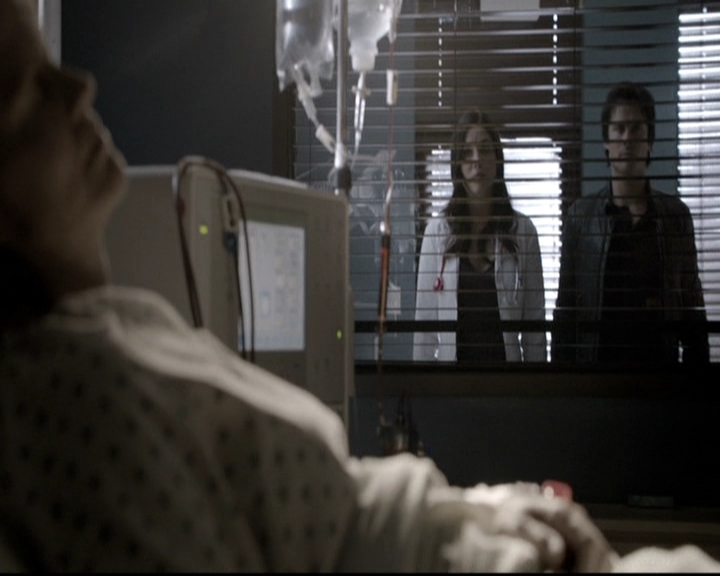 VampireDiariesWorld-dot-nl_6x12PrayerForTheDying0496.jpg