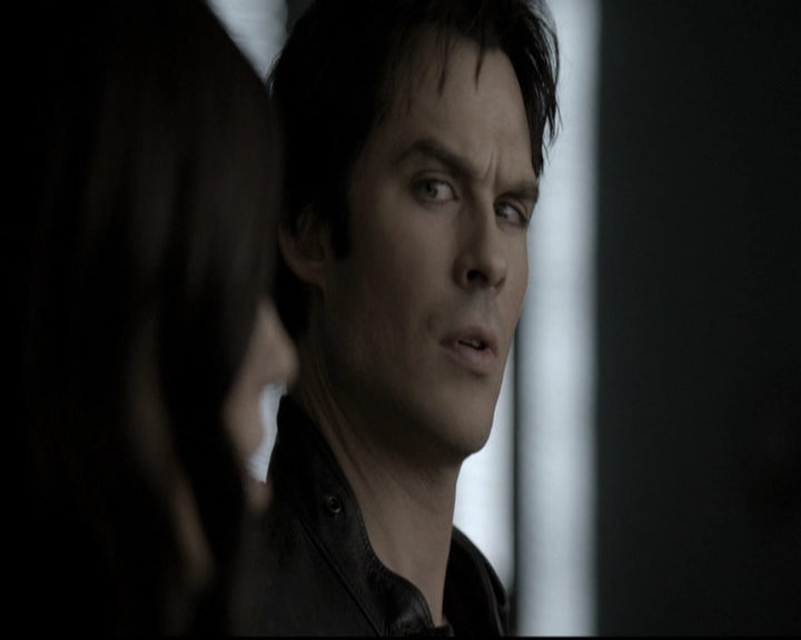 VampireDiariesWorld-dot-nl_6x12PrayerForTheDying0502.jpg