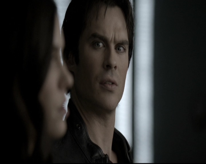 VampireDiariesWorld-dot-nl_6x12PrayerForTheDying0503.jpg