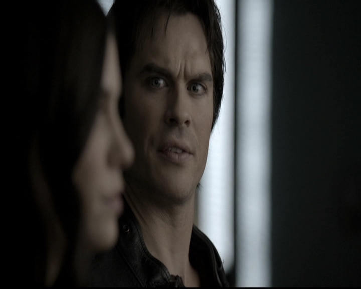 VampireDiariesWorld-dot-nl_6x12PrayerForTheDying0504.jpg