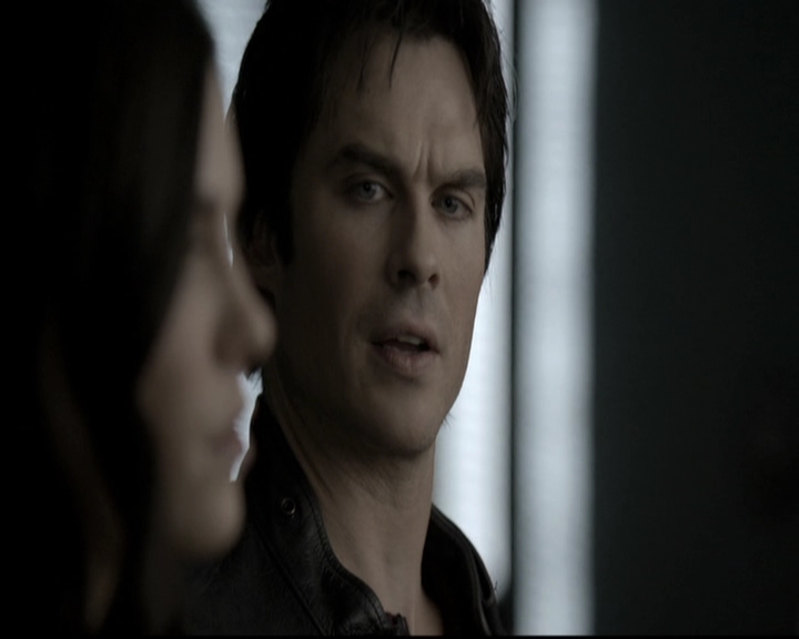 VampireDiariesWorld-dot-nl_6x12PrayerForTheDying0505.jpg