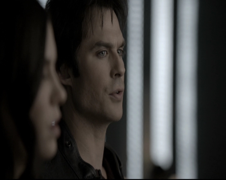 VampireDiariesWorld-dot-nl_6x12PrayerForTheDying0511.jpg