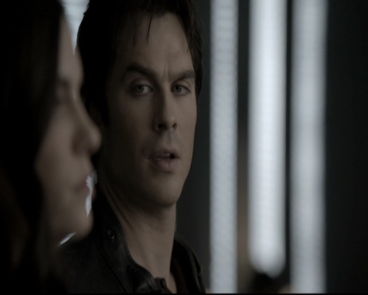 VampireDiariesWorld-dot-nl_6x12PrayerForTheDying0512.jpg