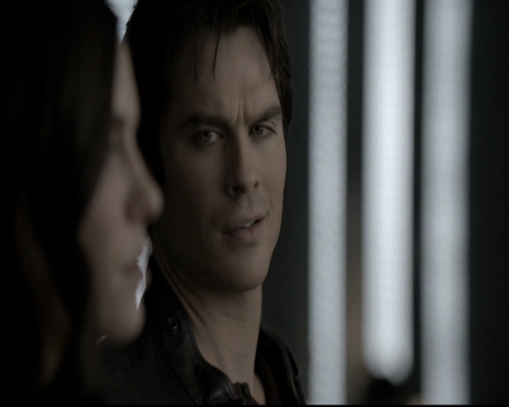 VampireDiariesWorld-dot-nl_6x12PrayerForTheDying0513.jpg