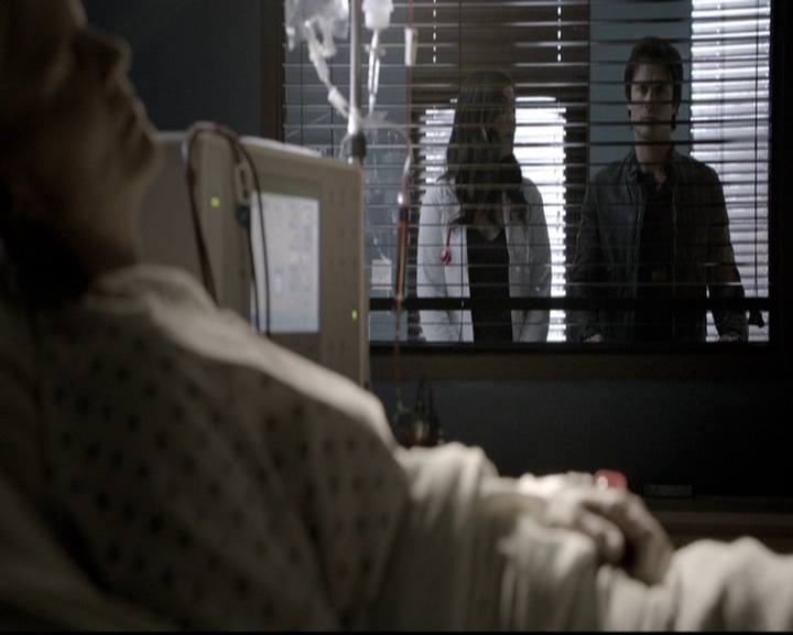 VampireDiariesWorld-dot-nl_6x12PrayerForTheDying0522.jpg