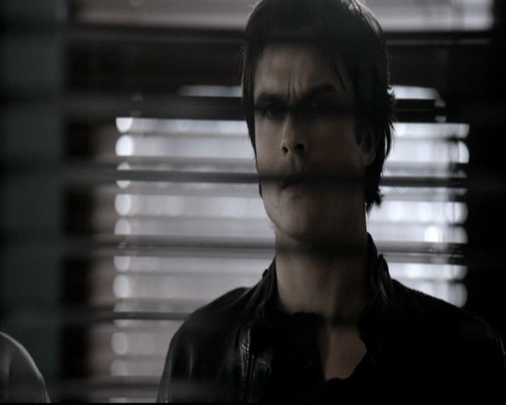 VampireDiariesWorld-dot-nl_6x12PrayerForTheDying0524.jpg