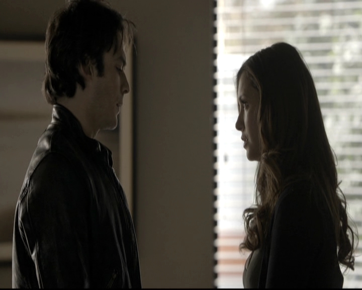 VampireDiariesWorld-dot-nl_6x12PrayerForTheDying0628.jpg