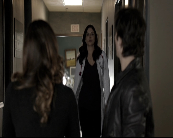 VampireDiariesWorld-dot-nl_6x12PrayerForTheDying0631.jpg